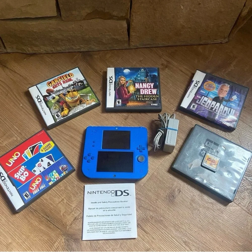 Nintendo 2DS Handheld Game Console FTR-001 Electric Blue Charger Mario 6 Games